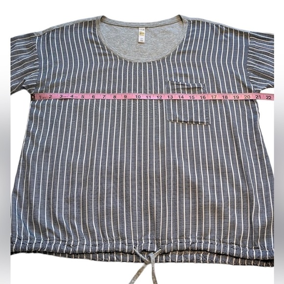 Lole Kimberly Mirtillo Textured Stripes T-Shirt With Drawstring - Size Medium - Picture 7 of 9